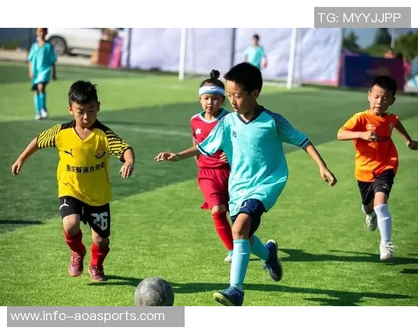 激情四溢的绿茵场上足球梦想从这里起航让我们一起为胜利呐喊 激情四溢的绿茵场上足球梦想从这里起航让我们一起为胜利呐喊